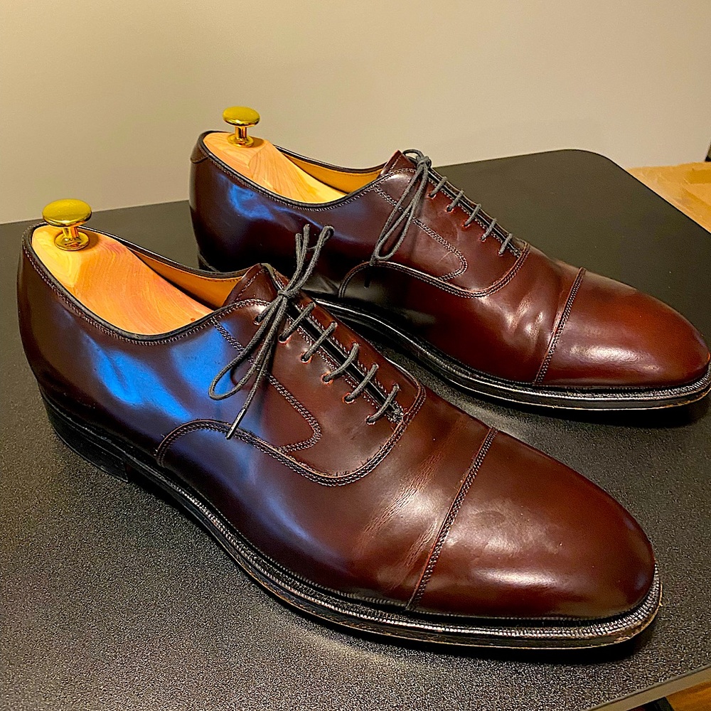 Burgundy Johnston & Murphy Oxfords. 13E